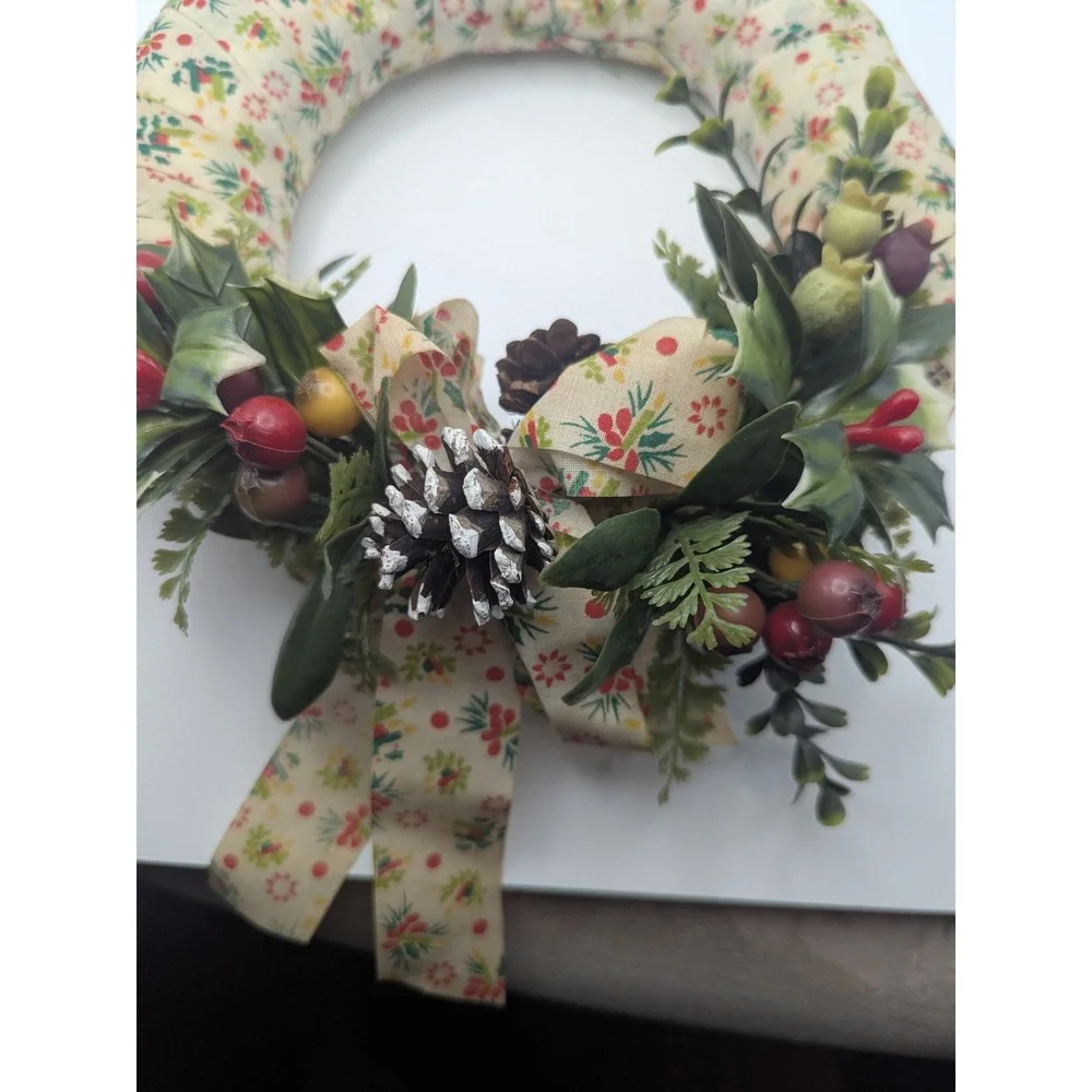 Vtg Fabric Wreath Floral Berry Holly Pinecone Christmas Holiday Home Decor‎ 10